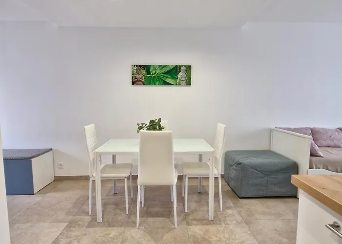 Petit Nid Bord De Appartement Fréjus